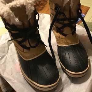 Sorel waterproof boots, size 6, vg condition